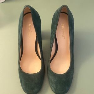 Green suede Nine West heels size 6.5